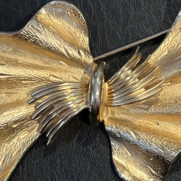Vintage Coro Gold Tone Ruffle Ribbon Bow Brooch 40’s  50’s Rare - Picture 4 of 4